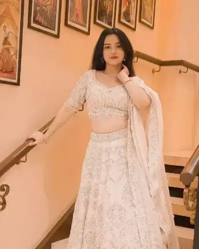 Escort Service In Juhu